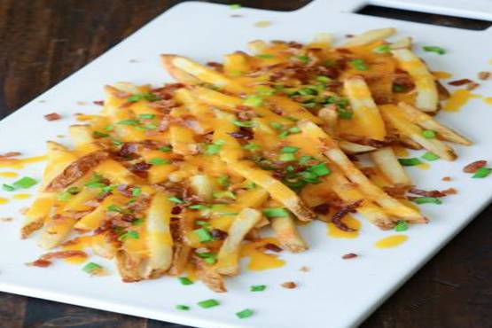 اضافه بطاطس محمره بالخضرات والجبنة